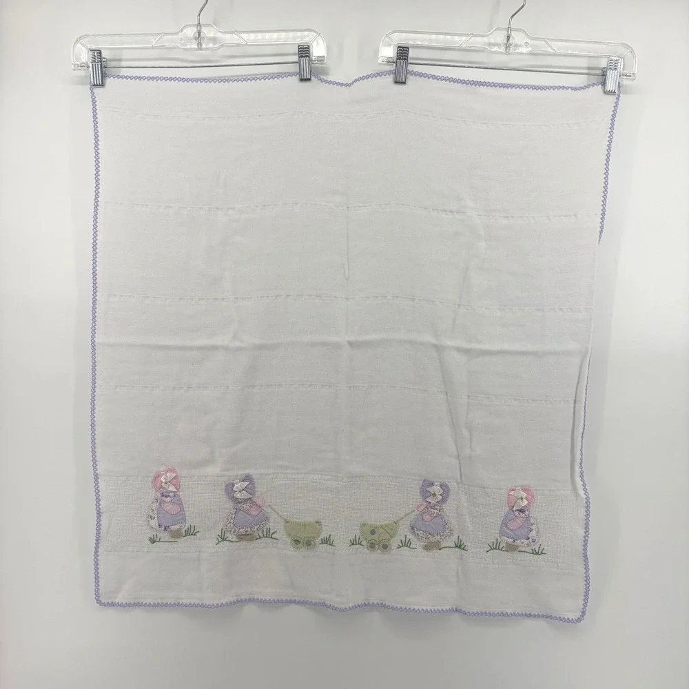 Hello Baby White Sunbonnet Sue Style Applique Pram Blanket Crochet Edge Trim